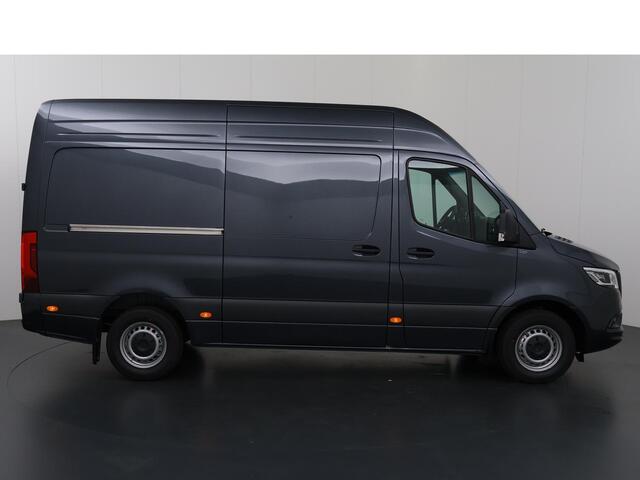 Mercedes-Benz SPRINTER 319 CDI | L2 H2 | AUTOMAAT | BPM VRIJ! | 190 PK | ADAPTIEVE CRUISE | 2X ZIJSCHUIFDEUR | NAVIGATIE | ACHTERUITRIJCAMERA | STOELVERWARMING | 3500 KG AHW VOORBEREIDING | LED | BUMPERS IN KLEUR | CERTIFIED