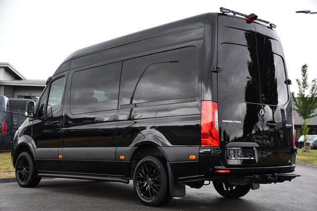 Mercedes-Benz SPRINTER 319 3.0 CDI L2H2 DC Black Edition Adaptieve Cruise, 360 Camera, Carplay, LED, 10,5'' Mbux, Stoelverwarming, Automaat, 190pk, 3500kg Trekhaak, Uniek!