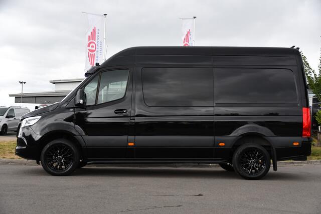 Mercedes-Benz SPRINTER 319 3.0 CDI L2H2 DC Black Edition Adaptieve Cruise, 360 Camera, Carplay, LED, 10,5'' Mbux, Stoelverwarming, Automaat, 190pk, 3500kg Trekhaak, Uniek!