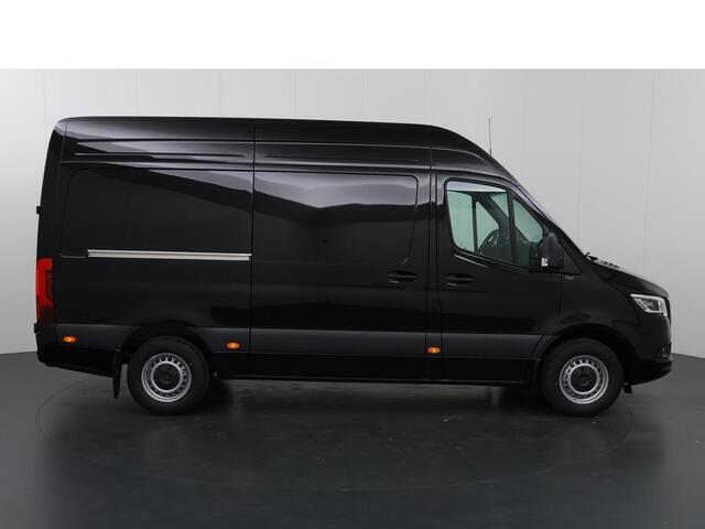 Mercedes-Benz SPRINTER 319 CDI | L2 H2 | AUTOMAAT | BPM VRIJ! | 190 PK | ADAPTIEVE CRUISE | NAVIGATIE | ACHTERUITRIJCAMERA | STOELVERWARMING | 3500 KG AHW VOORBEREIDING | LED | BUMPERS IN KLEUR | CERTIFIED