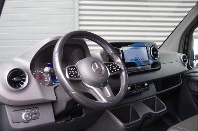 Mercedes-Benz SPRINTER 319 3.0 CDI V6 L2H2 AUT. LED, 2X SCHUIFDEUR, 3.5T TREKHAAK, 360 CAMERA, MBUX 10'', LEDER, CRUISE, CLIMA, PARKEERSENSOREN, 18'' LM WIELEN, SIDEBARS, VOORSPOILER, ZONNEKLEP