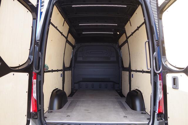 Mercedes-Benz SPRINTER 319 3.0 CDI V6 L2H2 AUT. LED, 2X SCHUIFDEUR, 3.5T TREKHAAK, 360 CAMERA, MBUX 10'', LEDER, CRUISE, CLIMA, PARKEERSENSOREN, 18'' LM WIELEN, SIDEBARS, VOORSPOILER, ZONNEKLEP