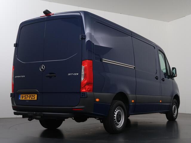 Mercedes-Benz SPRINTER 317 CDI | AUT. | L2 H1 | RWD | TREKHAAK | NAVIGATIE | PARKEERCAMERA | STOELVERWARMING | BINDRAILS LAADRUIMTE