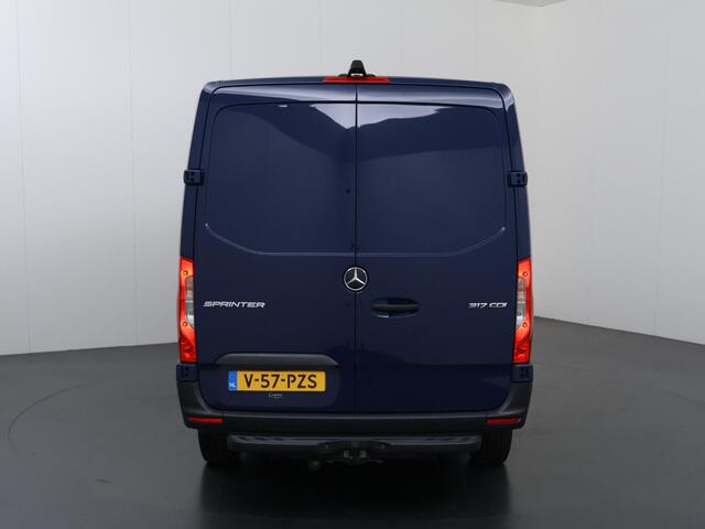 Mercedes-Benz SPRINTER 317 CDI | AUT. | L2 H1 | RWD | TREKHAAK | NAVIGATIE | PARKEERCAMERA | STOELVERWARMING | BINDRAILS LAADRUIMTE