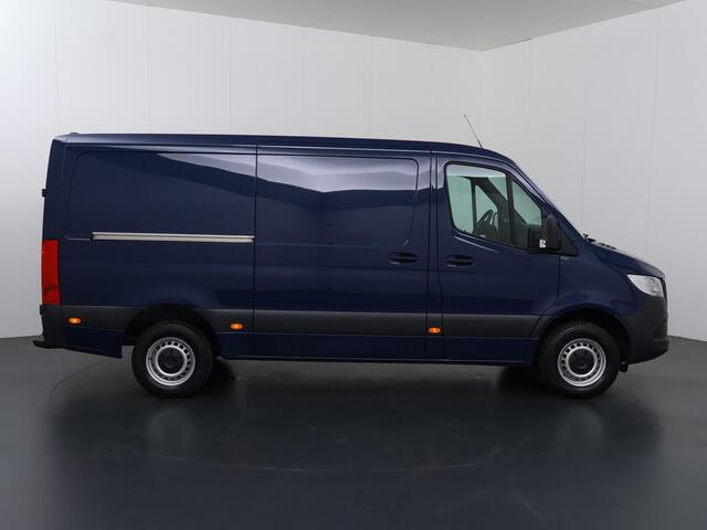 Mercedes-Benz SPRINTER 317 CDI | AUT. | L2 H1 | RWD | TREKHAAK | NAVIGATIE | PARKEERCAMERA | STOELVERWARMING | BINDRAILS LAADRUIMTE
