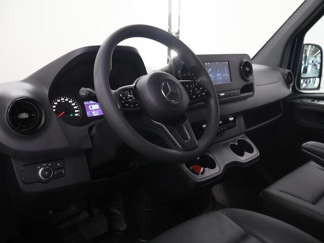 Mercedes-Benz SPRINTER 317 CDI | AUT. | L2 H1 | RWD | TREKHAAK | NAVIGATIE | PARKEERCAMERA | STOELVERWARMING | BINDRAILS LAADRUIMTE