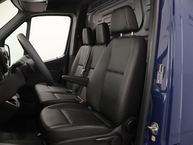 Mercedes-Benz SPRINTER 317 CDI | AUT. | L2 H1 | RWD | TREKHAAK | NAVIGATIE | PARKEERCAMERA | STOELVERWARMING | BINDRAILS LAADRUIMTE