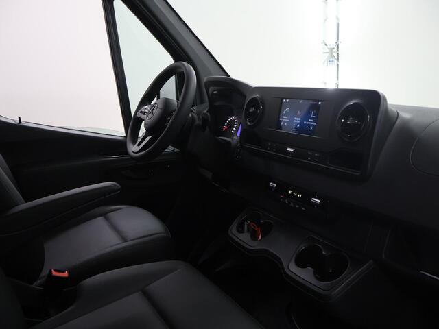Mercedes-Benz SPRINTER 317 CDI | AUT. | L2 H1 | RWD | TREKHAAK | NAVIGATIE | PARKEERCAMERA | STOELVERWARMING | BINDRAILS LAADRUIMTE