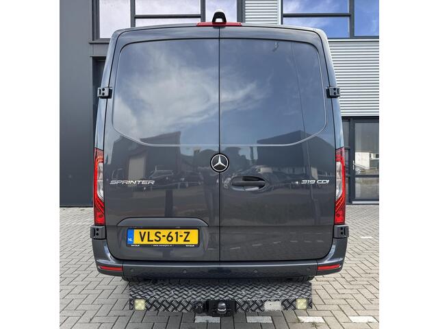 Mercedes-Benz SPRINTER 319 3.0 CDI L2H1 DC 190PK ?3500KG Trekgewicht ?Automaat ?6-Persoons ?Full LED ?Navigatie Groot ?6-Cilinder ?Geveerde stoel