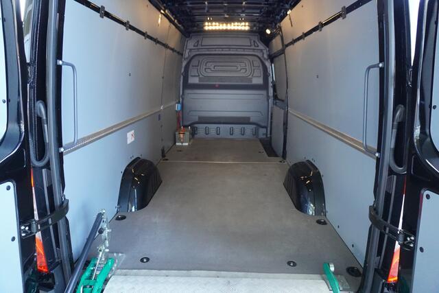 Mercedes-Benz SPRINTER 317 CDI 170pk L3H2 RWD 3500kg Trekhaak met oprijschans/ omvormer /Elekr.Dakventilator AUTOMAAT