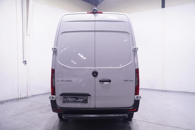 Mercedes-Benz SPRINTER 317 CDI 170 pk L2H2 Camera, Apple Carplay Cruise Control, Airco, Opstap achter, 3-Zits