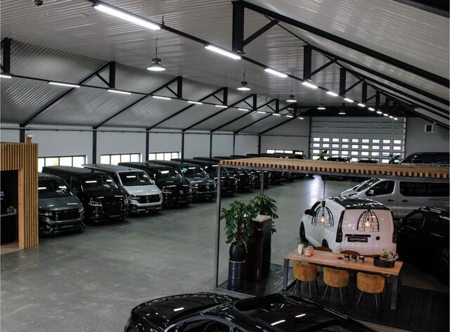 Mercedes-Benz V-KLASSE 250d 190PK Automaat 4-MATIC Lang Dubbele Cabine | AMG PAKKET | LED KOPLAMPEN | ELECTRISCHE SCHUIFDEUREN | LEDEREN BEKLEDING |