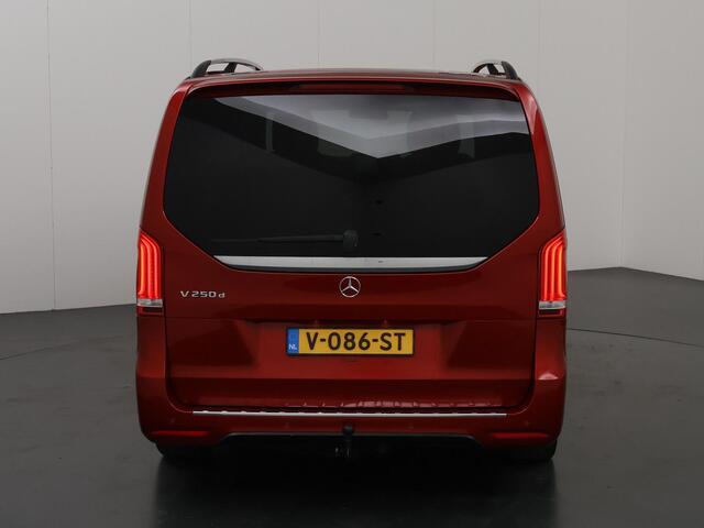 Mercedes-Benz V-KLASSE 250d Avantgarde Edition 190 PK | L2 | DC | AMG-Line | Night Pakket | 2X Zijschuifdeur | Lederen Bekleding | Comand Online | 360 Camera | Cruise Control | 1e Eigenaar | Dealer Onderhouden