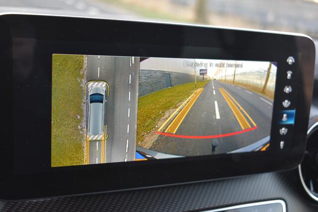 Mercedes-Benz V-KLASSE 300d Lang DC Avantgarde Luchtvering Camera Trekhaak Carplay Stoelverwarming/koeling