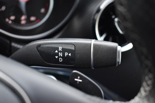 Mercedes-Benz V-KLASSE 300d Lang DC Avantgarde Luchtvering Camera Trekhaak Carplay Stoelverwarming/koeling