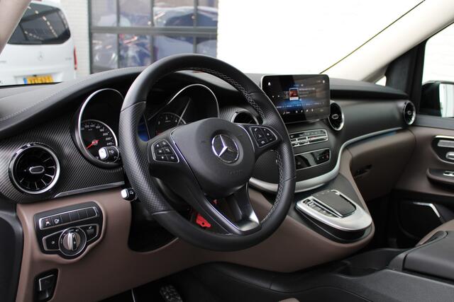 Mercedes-Benz V-KLASSE 300d / AMG / Exclusive / Luchtvering / 6-Persoons / Panorama / Vol Opties / NIEUWSTAAT