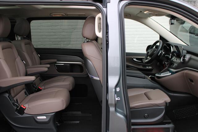 Mercedes-Benz V-KLASSE 300d / AMG / Exclusive / Luchtvering / 6-Persoons / Panorama / Vol Opties / NIEUWSTAAT