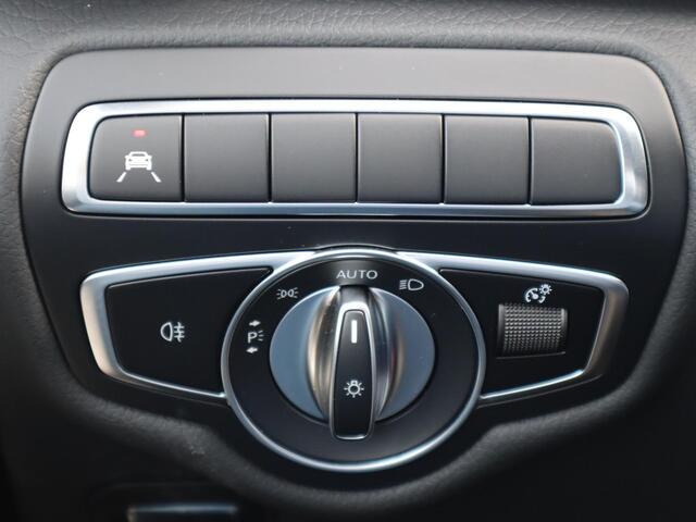 Mercedes-Benz V-KLASSE 300d XL DUBBELE CABINE AVANT. AMG