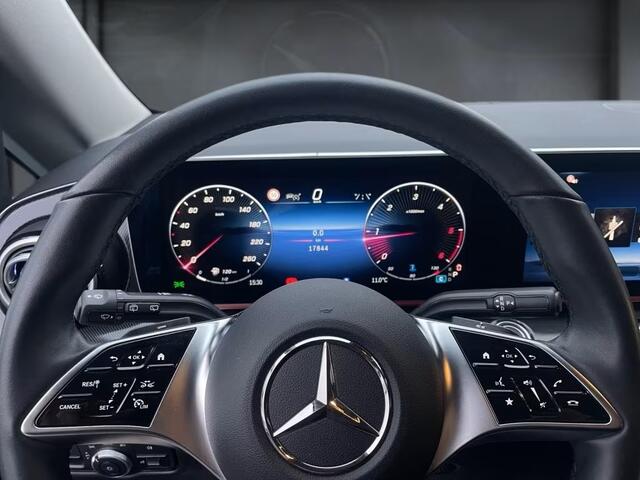 Mercedes-Benz V-KLASSE 220d L2 Style Grijs Kenteken Distronic Camera Trekhaak LED MBUX 2 EL. Schuifdeuren