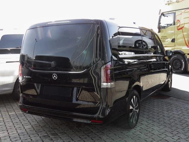 Mercedes-Benz V-KLASSE 300d L3 Avantgarde 8 personen Leder Distronic Camera LED MBUX 2 EL. Schuifdeuren