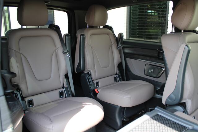 Mercedes-Benz V-KLASSE 300d / XXL / AMG / Exclusive / 4-Matic / 6 Pers / Luchtv / Elec Stoel / 360 Cam / Burmester / Vol Opties / NIEUWSTAAT