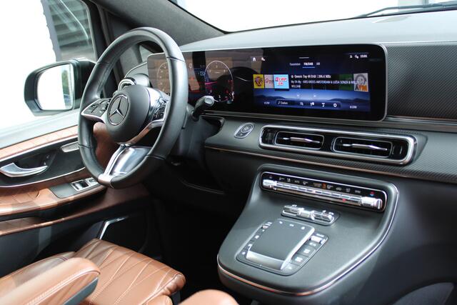 Mercedes-Benz V-KLASSE 300d / XXL / AMG / 4-Matic / DC / Luchtvering / TV / Burmester / 360 Camera / Vol Opties / NIEUWSTAAT