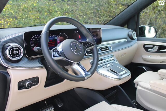 Mercedes-Benz V-KLASSE 300d / AMG / DC / Exclusive / 4-Matic / Pano / Luchtv / Elec Stoel voor+achter / Burmester / Vol Opties / NIEUWSTAAT