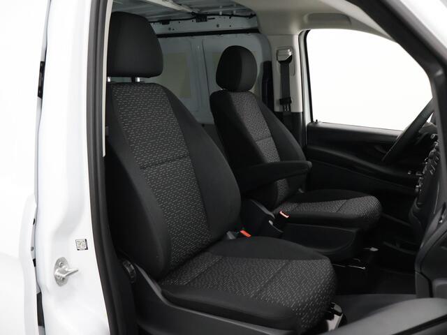 Mercedes-Benz VITO eVito Bestelwagen Lang 66 kWh | Stoelverwarming | Navigatie | Airco | Cruise control