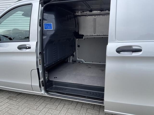 Mercedes-Benz VITO 114 CDI Lang L2H1 automaat / dubbele schuifdeur ! / lease vanaf ¤ 393 / vaste prijs rijklaar ¤ 21.950 ex btw / airco / cruise / navi / trekhaak / zilver metallic !