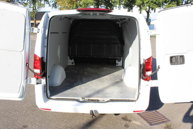 Mercedes-Benz VITO 114 CDI Lang 2500 kg trekhaak, LED koplampen, Bumpers in kleur, Etc.