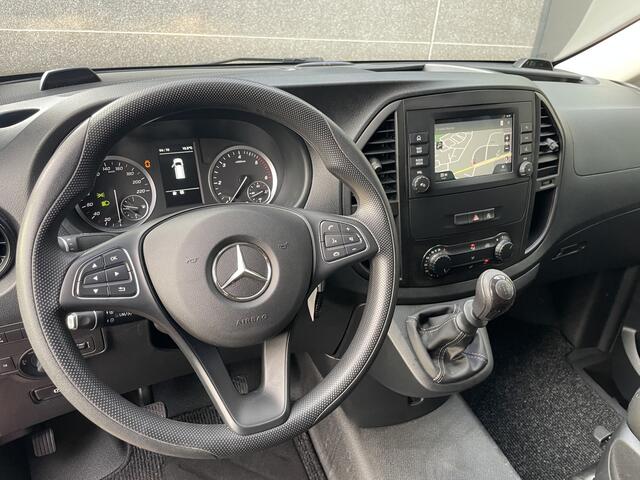 Mercedes-Benz VITO 114 CDI Extra Lang Airco - Cruise control - Navi full map - A-uitrijcamera - MF-Lederen stuurwiel - Trekhaak - Lendesteun - Bedrijfswageninrichting Sortimo - Zijschuifd.R - Tussenschot V - Imperial met trap