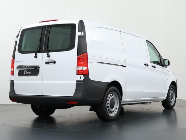Mercedes-Benz VITO eVito Bestelwagen 66 kWh L2 | Navigatie | Parkeercamera | Stoelverwarming | Lederen stuurwiel