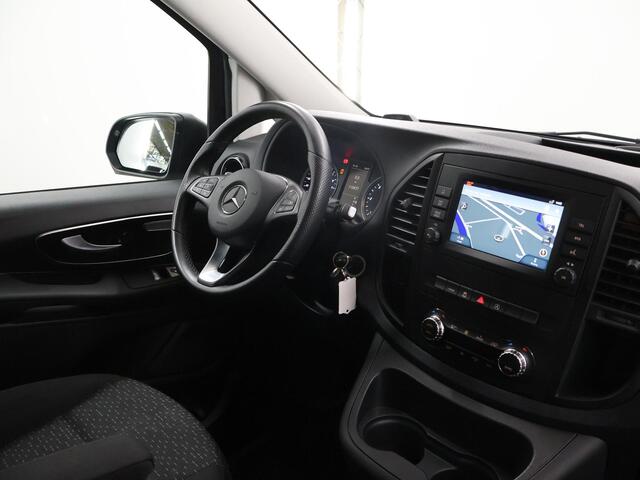 Mercedes-Benz VITO 114 CDI Aut. | Lang L2 | Dubbele Cabine | Navigatie + Carplay | Parkeercamera + Sensoren | LED Koplampen + Achterlichten | Stoelverwarming | Climate Controle | Trekhaak 2500kg | 5-zits | LM Velgen | Certified |