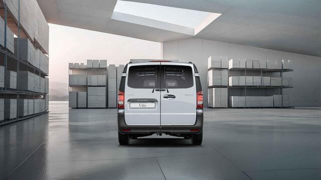 Mercedes-Benz VITO 116 CDI L2 Pro Automaat | Cruise control | Distronic Plus | Tweezitsbank | Airco | Dodehoek Assistent | Laadruimte bekleding | Achterdeuren 270 | Trekhaak AHW 2500 kg |