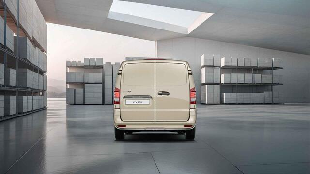 Mercedes-Benz VITO eVito 112 L2 66 kWh | Nieuwe kleur Kalaharigold | Achterdeuren | Stoelverwarming | Navigatie | Apple Car Play & Android Auto