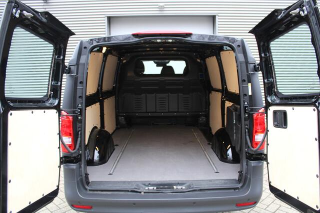 Mercedes-Benz VITO 114CDI L2 Pro - Distronic - 360 camera - Multibeam LED - Betimmering - Trekhaak 2500kg - Navigatie - Rijklaar