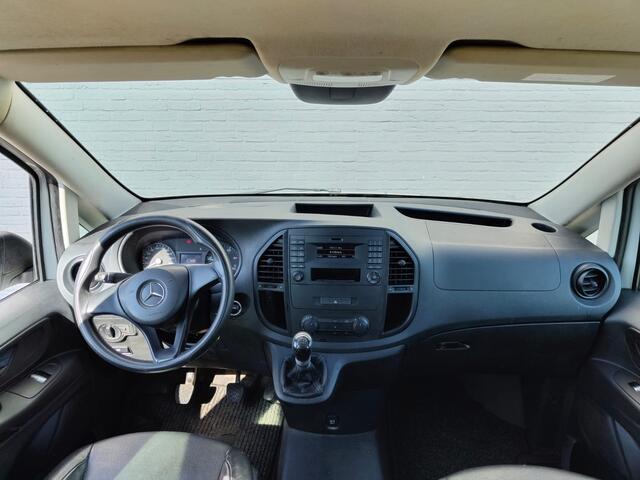 Mercedes-Benz VITO 111 CDI Lang Dubbele Cabine Airco Trekhaak Imperial+Ladderrol Bluetooth Licht/Regen-Sensor Betonplex Vloer Lat om Lat Betimmering Zijschuifdeur Comfort 1e eigenaar! Euro 6