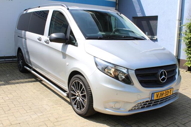 Mercedes-Benz VITO 116 CDI Extra Lang DC Comfort 6 Persoons | Incl. 12 maanden Garantie | Trekhaak | Achteruitrijcamera | Parkeersensoren V+A | Cruise controle | Navigatie | Climate controle | Schakelmogelijkheid aan stuurwiel | Getinte ramen | Sidebar | Dakrails |