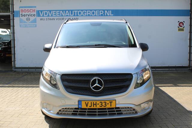 Mercedes-Benz VITO 116 CDI Extra Lang DC Comfort 6 Persoons | Incl. 12 maanden Garantie | Trekhaak | Achteruitrijcamera | Parkeersensoren V+A | Cruise controle | Navigatie | Climate controle | Schakelmogelijkheid aan stuurwiel | Getinte ramen | Sidebar | Dakrails |