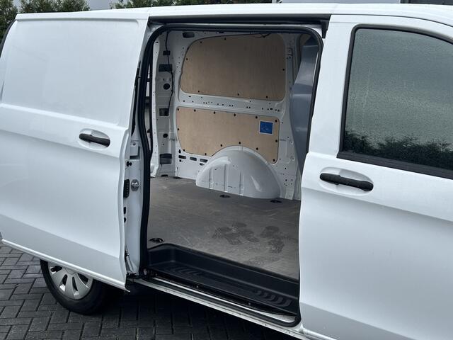 Mercedes-Benz VITO 110 CDI 102 PK RWD / L2H1 / 1e EIG. / 47.247 KM !! / TREKHAAK / ECC AIRCO / CRUISE / BLUETOOTH / PDC