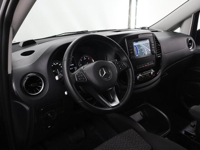 Mercedes-Benz VITO 119 CDI | L3 XL | DUBBEL CABINE | 190 PK | AUT. | LED | NAVIGATIE | CLIMATE CONTROL | CAMERA | PARKEERSENSOREN | BETIMMERDE LAADRUIMTE | TREKHAAK | METALLIC | CARPLAY / ANDROID AUTO | 17" LICHTMETALEN WIELEN