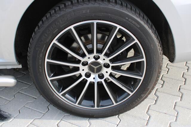 Mercedes-Benz VITO 116 CDI Extra Lang DC Comfort 6 P. | Incl. 12 maanden garantie | Trekhaak met 2000 kg trekgewicht | Achteruitrijcamera | Parkeersensoren | Cruise controle | Navigatie | Climate controle | Getinte ramen | Sidebar | Dakrails |