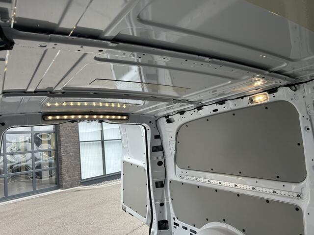 Mercedes-Benz VITO 116 CDI L3 Pro 2500KG Trekhaak / MBUX / Camera / Navigatie / Cruise control / Airco / Achterdeuren