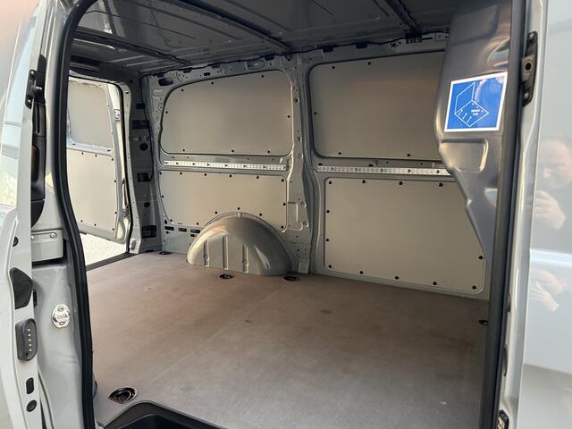 Mercedes-Benz VITO 116 CDI L2 Pro 2500KG Trekhaak / MBUX / Camera / Navigatie / Cruise control / Airco / LMV / Achterdeuren