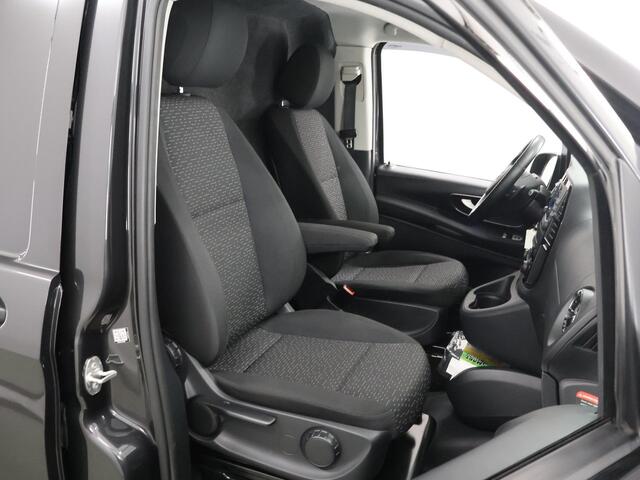 Mercedes-Benz VITO 116 CDI | Aut. | L2 Lang | Parkeercamera | Climate Control | 2-zits | Trekhaak | Sidebars | LM Velgen | LED Koplampen | Stoelverwarming | Cruise Control | Certified