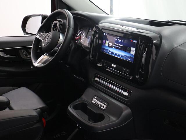 Mercedes-Benz VITO 124 CDI | 239 PK | 4X4 AUT. | L2 | DUBBEL CABINE | ELEKTRISCHE DEUREN | RONDOM CAMERA | KUNST LEDER | STOELVERWARMING | MEMORY SEATS | 2500 KG TREKHAAK | NAVIGATIE | SMARTPHONE INTEGRATIE | SPIEGELPAKKET | BOM VOL | CERTIFIED