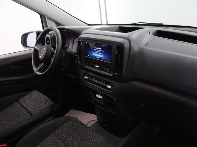 Mercedes-Benz VITO 116 CDI | L2 | PRO | AUT. | 160 PK | ACHTERUITRIJCAMERA | 2500 KG TREKHAAK | CRUISE CONTROL | AIRCO | DODEHOEKDETECTIE | NAVIGATIE | 3-ZITS | COMFORT CHAUFFEURSSTOEL