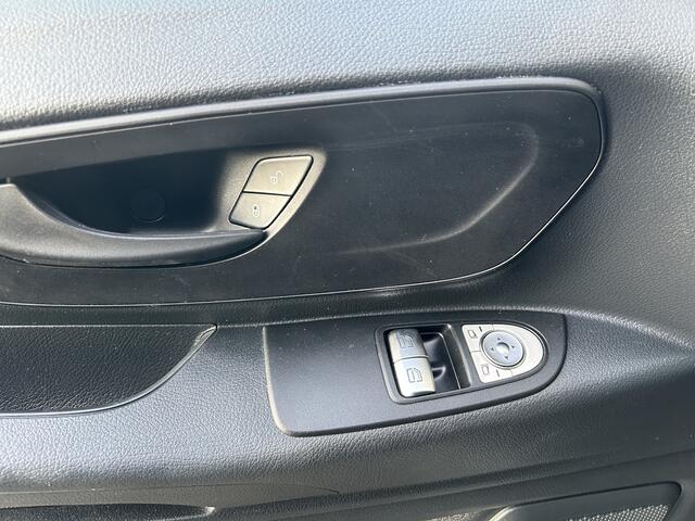 Mercedes-Benz VITO 116 CDI L3 Pro Facelift / 2500KG Trekhaak / MBUX / Camera / Navigatie / Cruise control / Airco / LMV