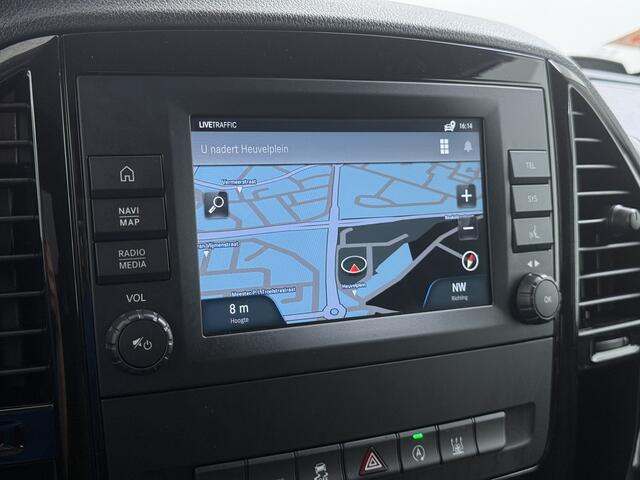 Mercedes-Benz VITO 116CDI Automaat Trekhaak Navi Ecc Cruise Control Euro 6 Camera Bluetooth Sortimo Kasten Stoelverwarming Cruise Control Pdc Lane Assist Betonplex Vloer Schuifdeur Achterdeuren Licht-/regensensor Zijwind assistent 1e Eigenaar 2.500KG Trekgewicht