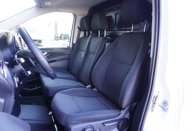 Mercedes-Benz VITO 114 CDI 136pk Automaat Lang L2 Trekhaak Apple Carplay Camera Navi Stoelverwarming ACC Cruise control